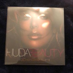 BNIB HUDA BEAUTY HILIGHTER PALETTE